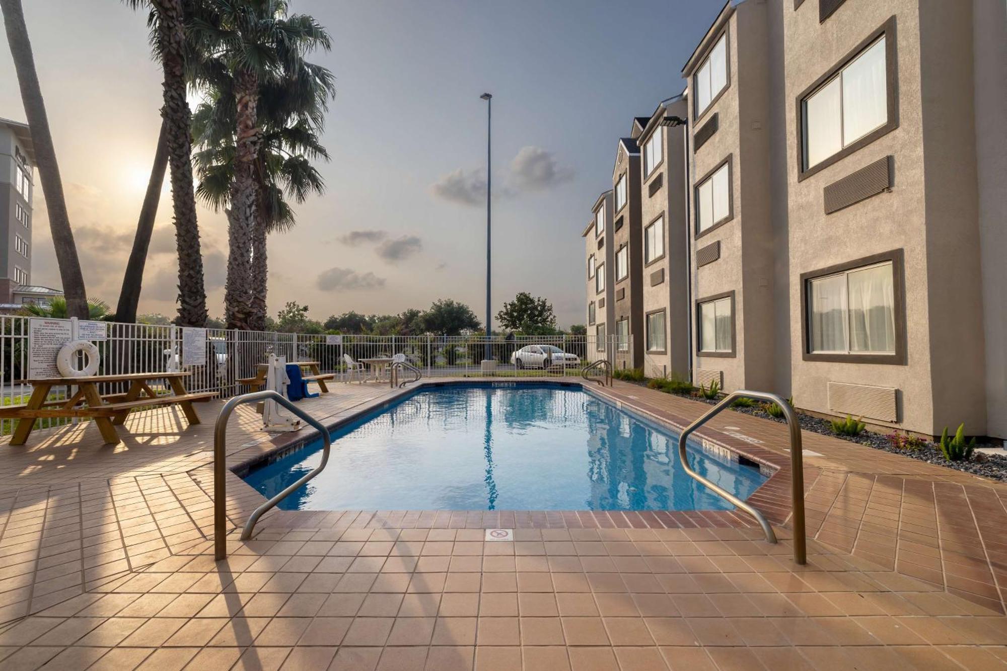 Motel 6-Mcallen, Tx - East Exterior photo